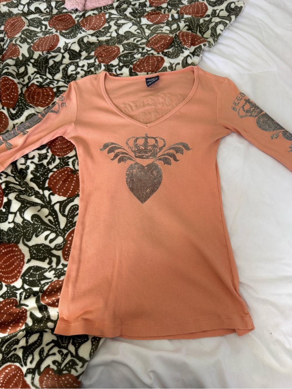 Alt Peachy 3/4 Sleeve V-Cut Top